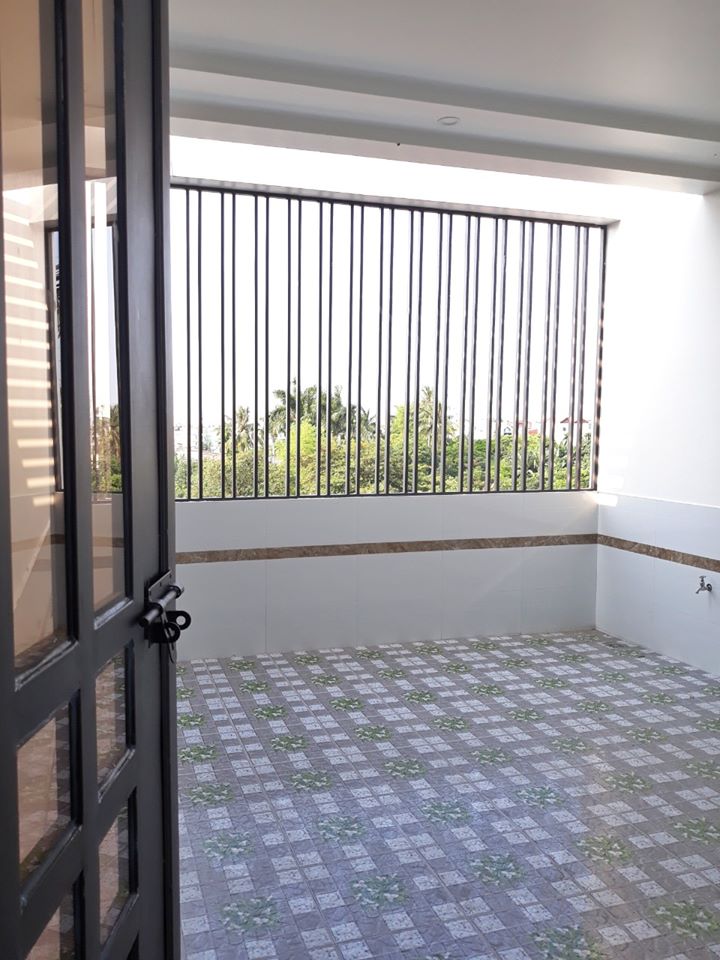 Hình ảnh Bán nhà Thiên lôi chợ Đôn, hg Đông Nam. Nằm ngay sau 1 căn mặt đường,cách đường 30m, 4 tầng, xây mới